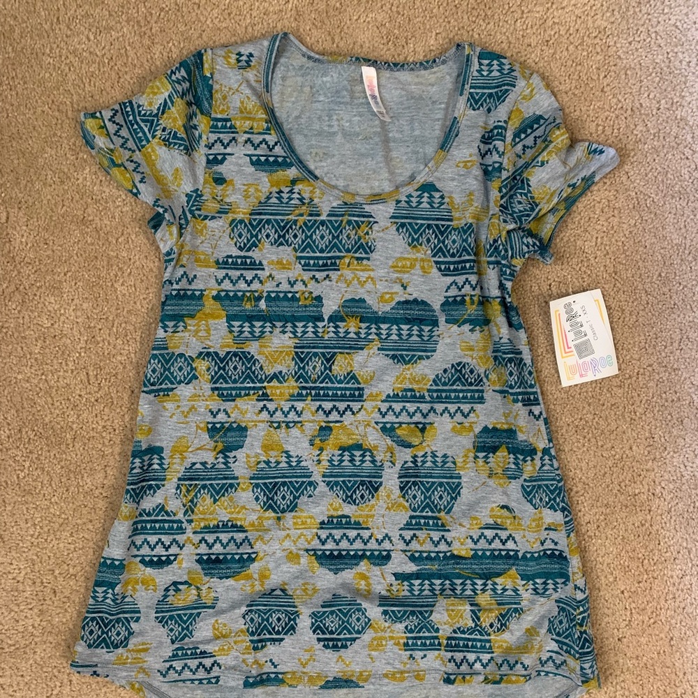 NWT LuLaRoe Classic Tee.